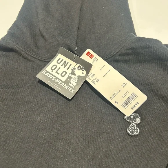 UNIQLO KAWS X PEANUT HOODIE NWT - Picture 2 of 3